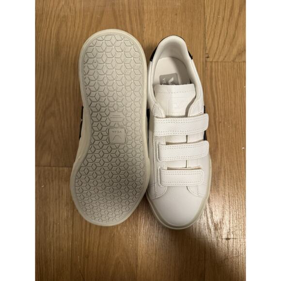 Veja Women Recife Logo Chromefree Leather Sneaker Extra White/Black Size US 6 - Picture 9 of 10